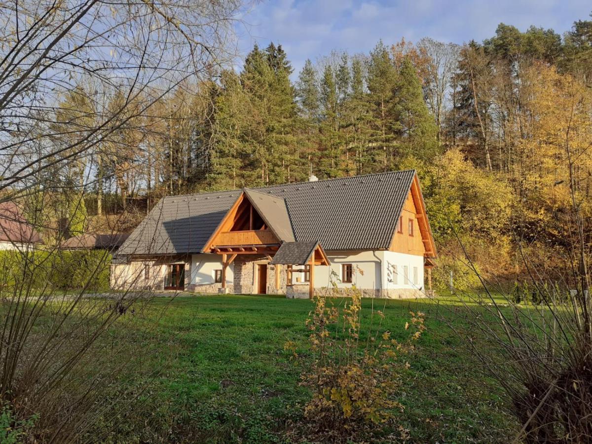 The Retreat Villa Zdarky Buitenkant foto