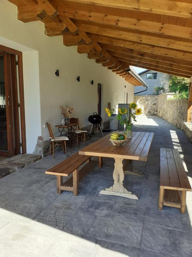 The Retreat Villa Zdarky Buitenkant foto
