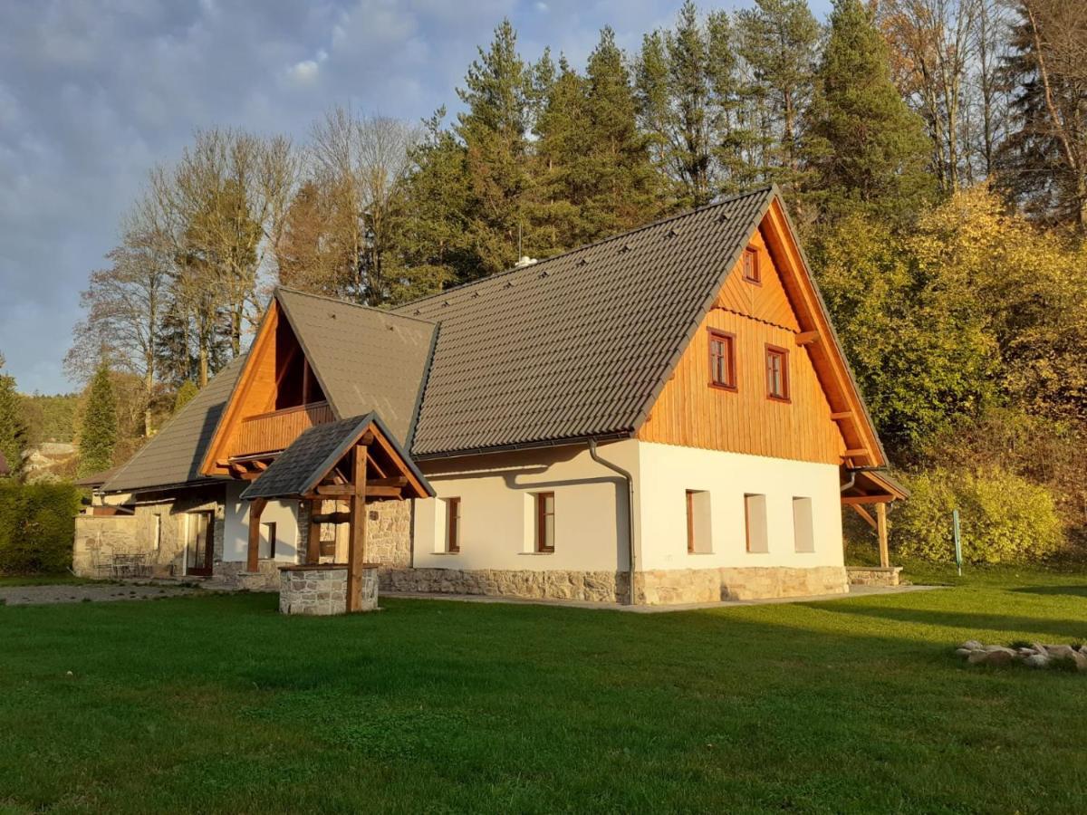 The Retreat Villa Zdarky Buitenkant foto