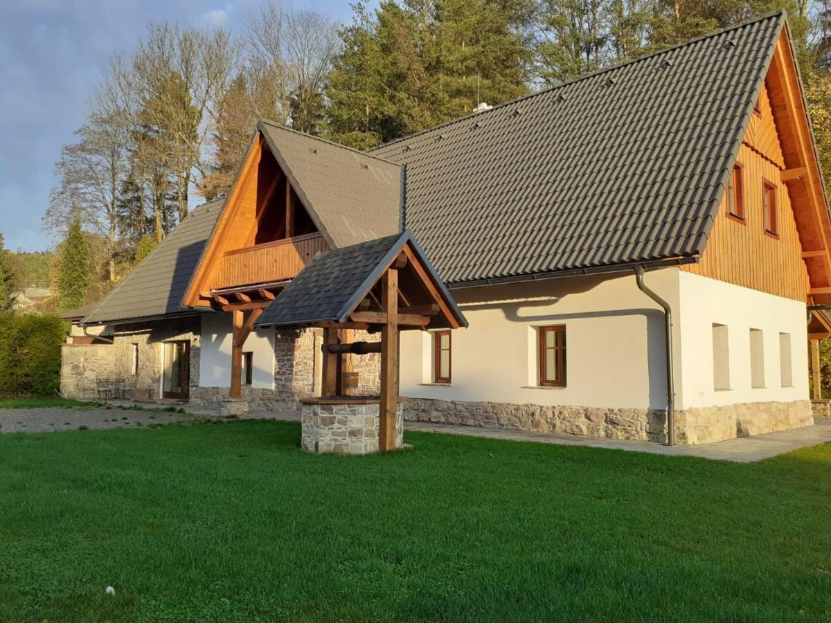 The Retreat Villa Zdarky Buitenkant foto