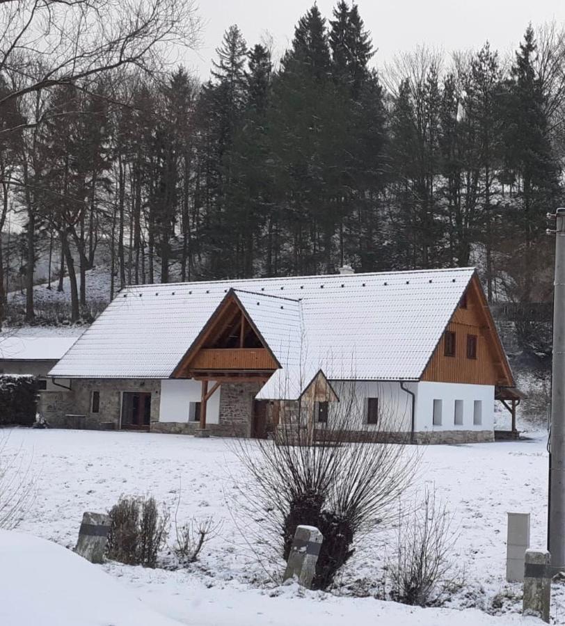 The Retreat Villa Zdarky Buitenkant foto